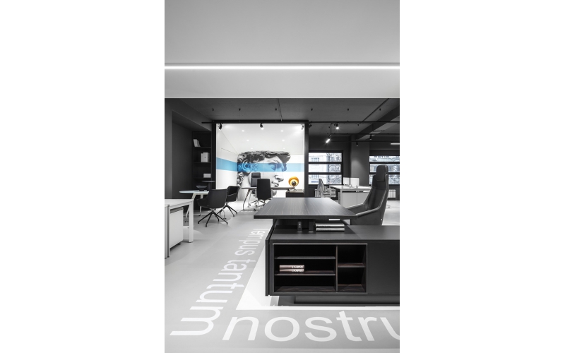 艺术诠释 意大利家具Las Mobili莫斯科展厅兼办公设计欣赏